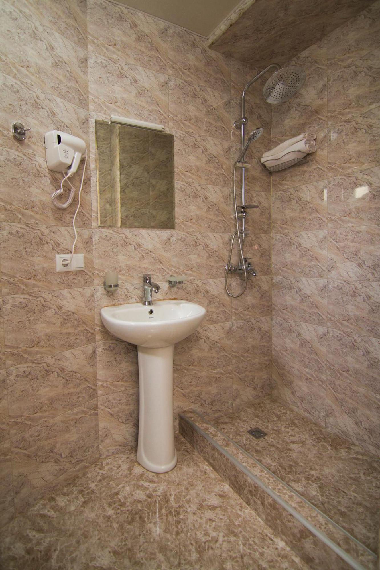 Hotel Care Inn Tbiliszi Kültér fotó