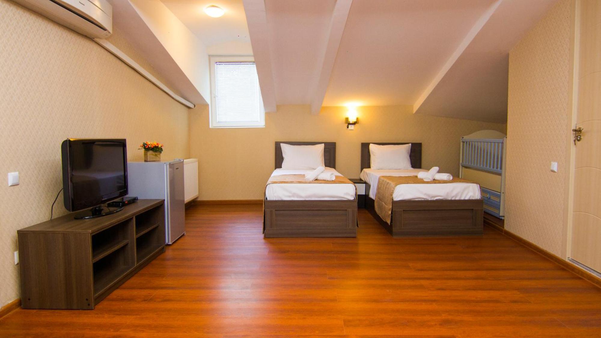 Hotel Care Inn Tbiliszi Kültér fotó