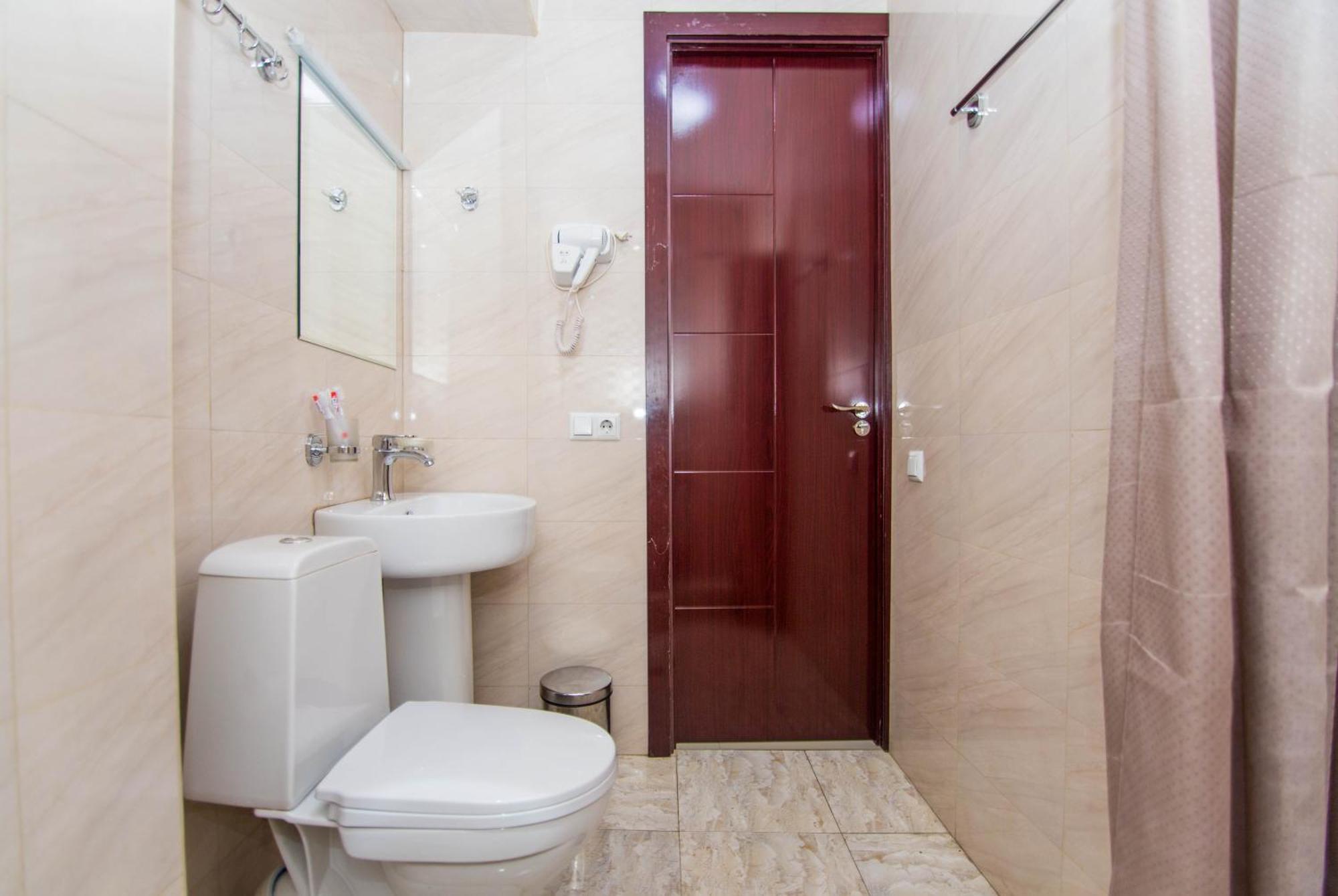 Hotel Care Inn Tbiliszi Kültér fotó