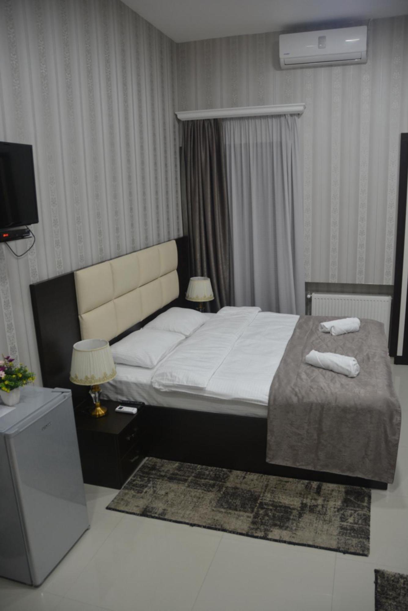 Hotel Care Inn Tbiliszi Kültér fotó