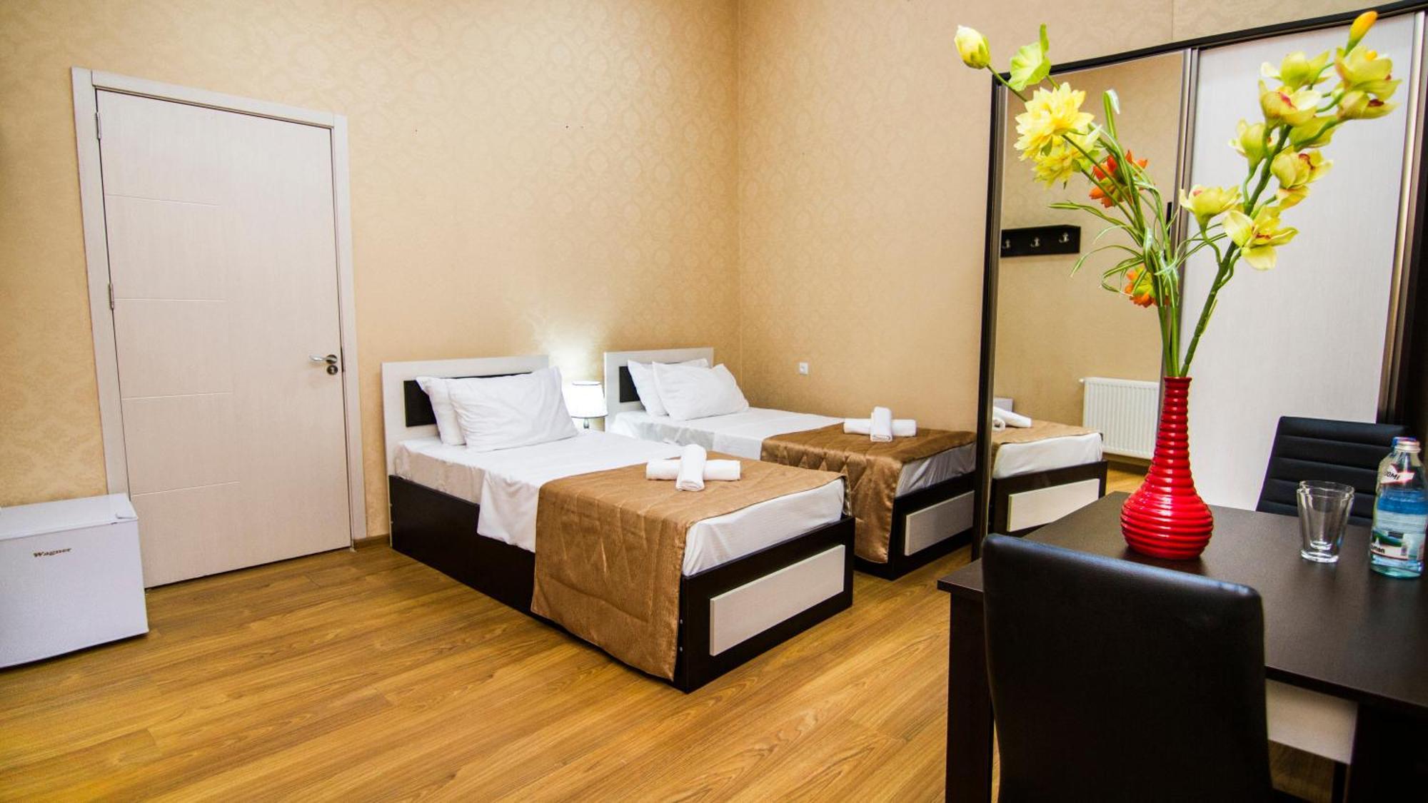 Hotel Care Inn Tbiliszi Kültér fotó